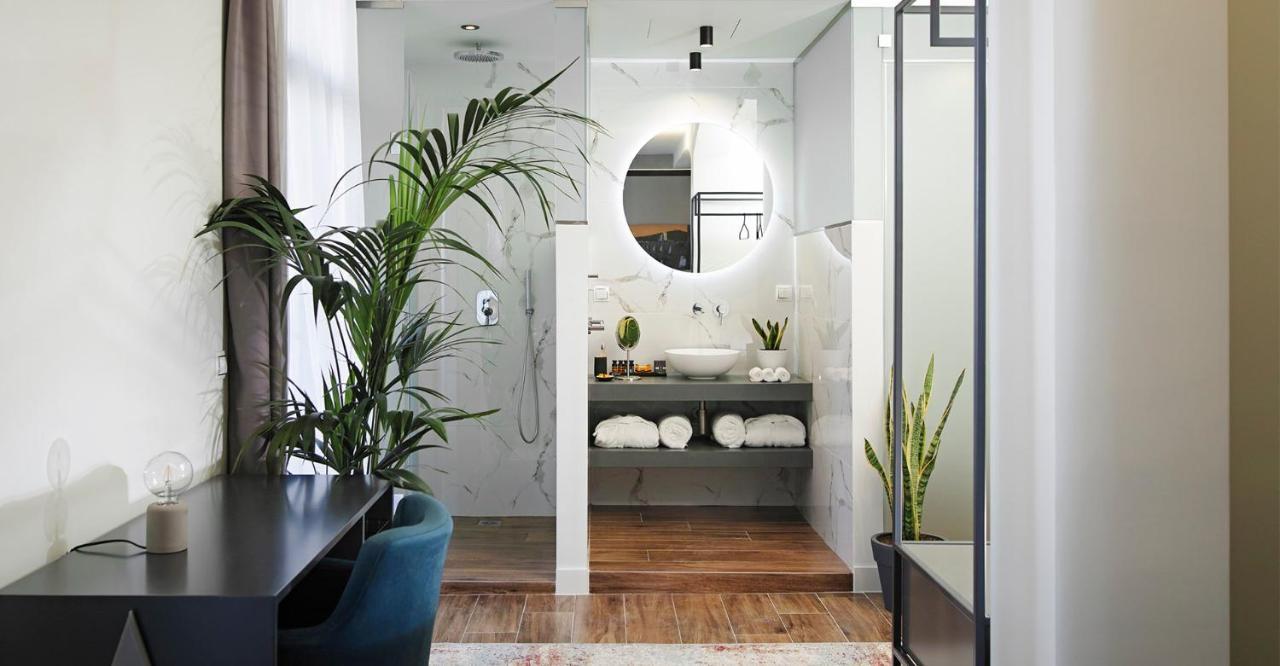 Deluxe Double Room with Balcony,1036334938:JPEG