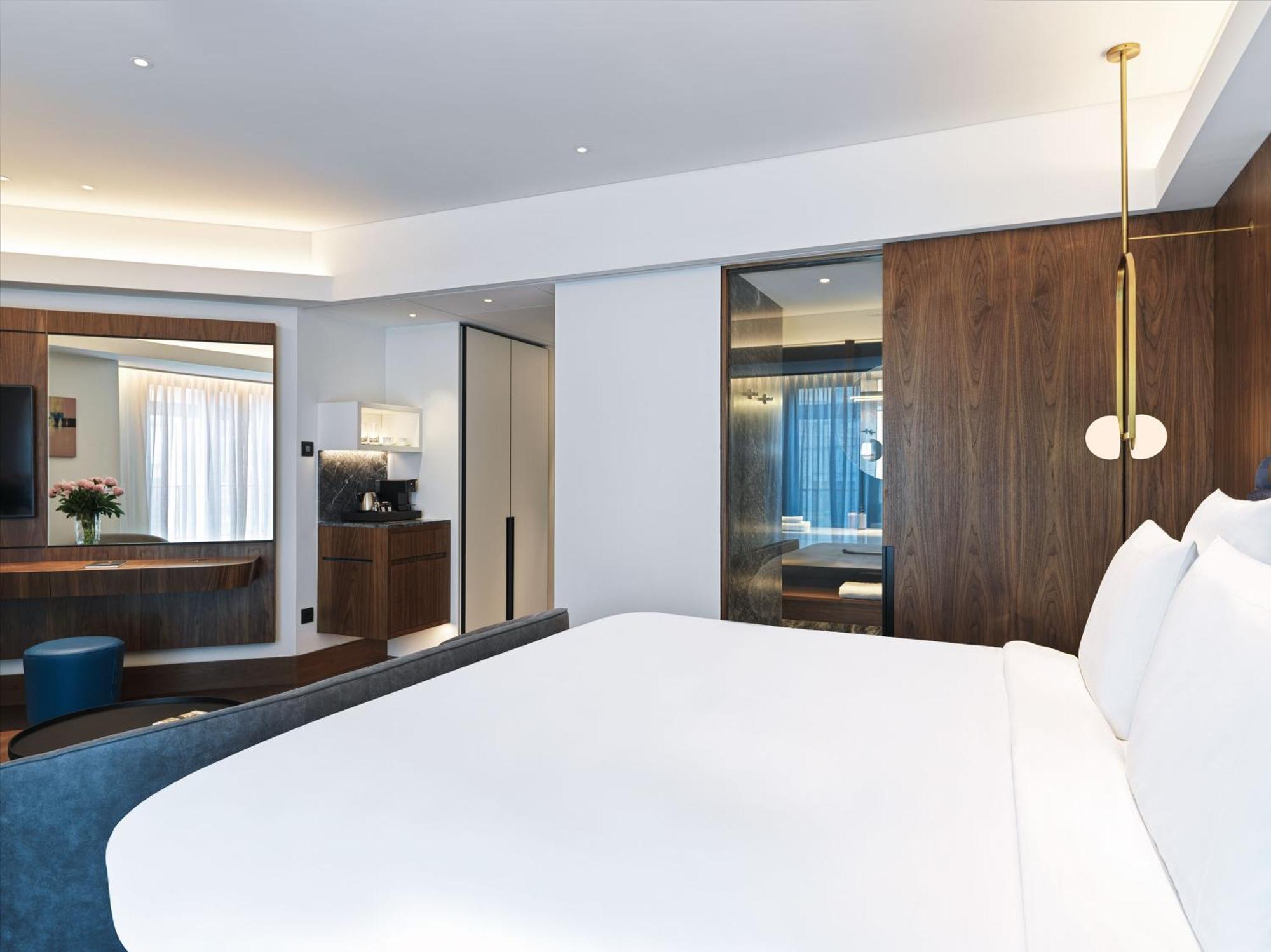 Junior King Suite