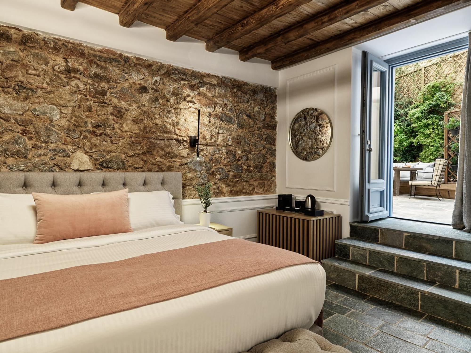 Suite Courtyard