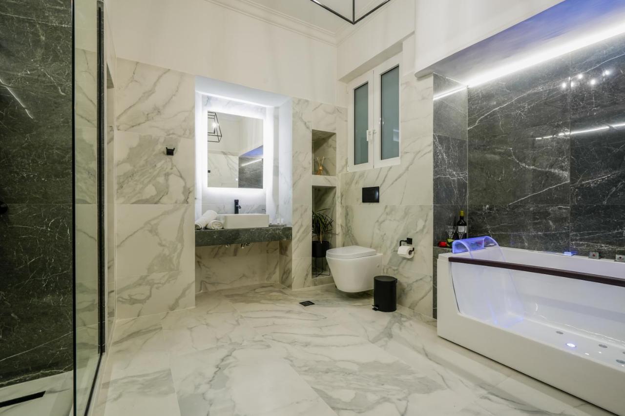 Suite with Spa Bath,1406419037:JPEG