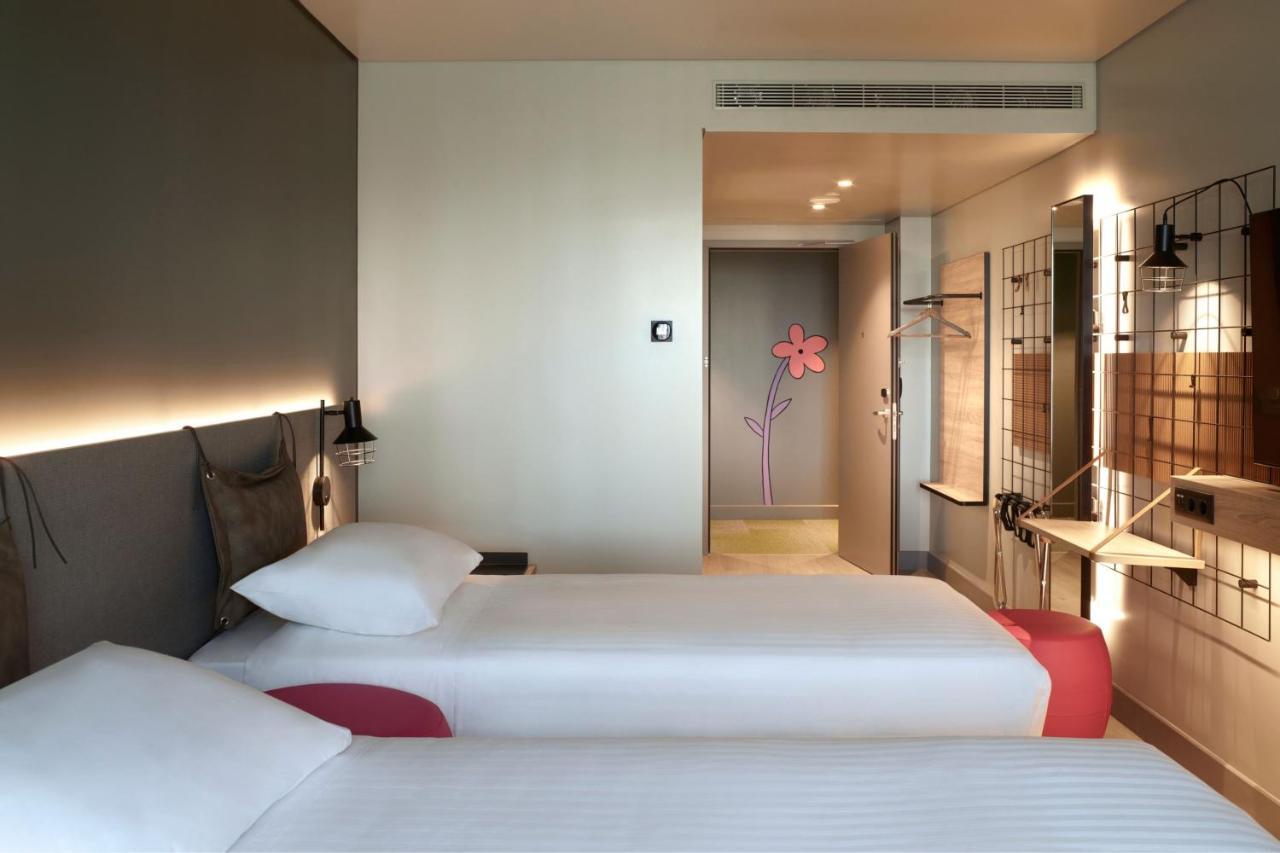 Zweibettzimmer mit Stadtblick