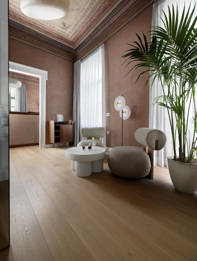 Acanthus Suite Balcony