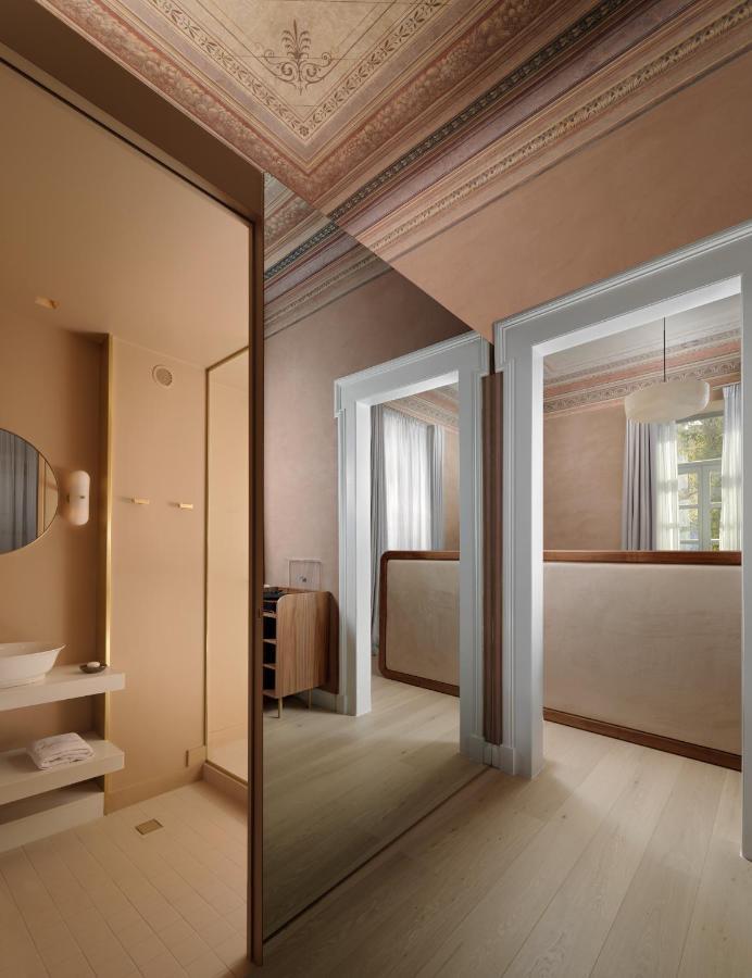 Acanthus Suite Balcony