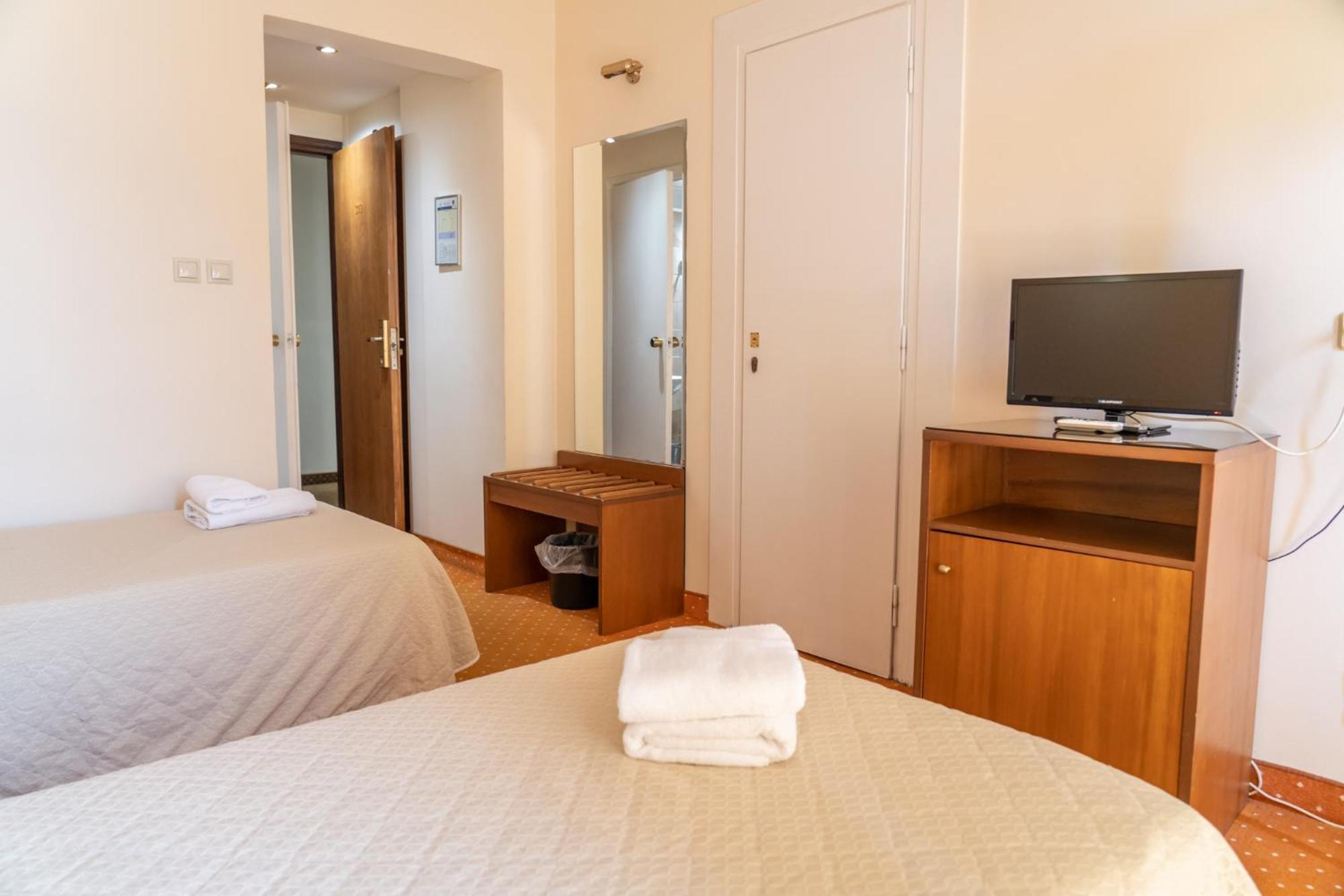 2 Twin Rooms Interconnecting Door