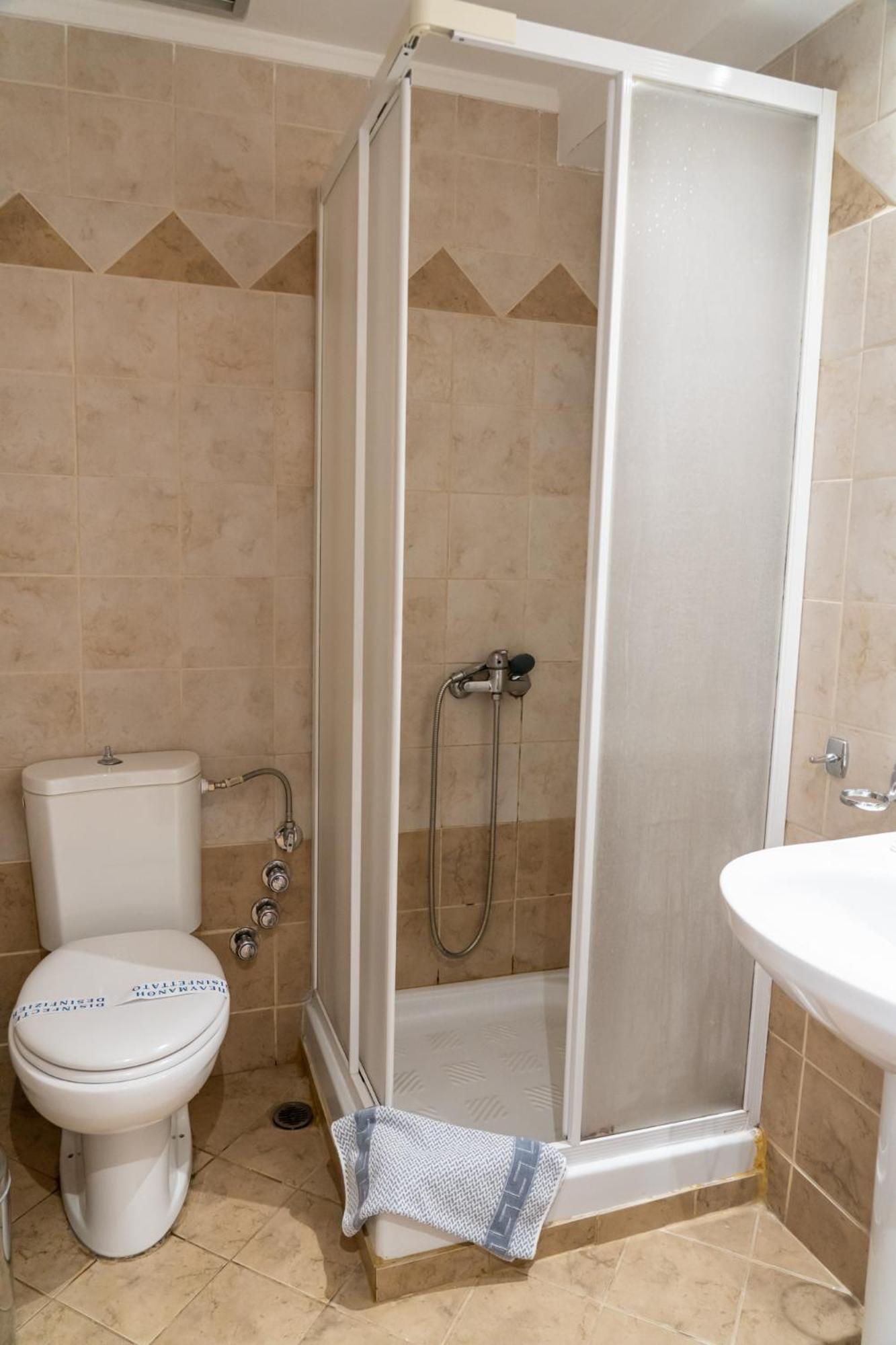 2 Twin Rooms Interconnecting Door