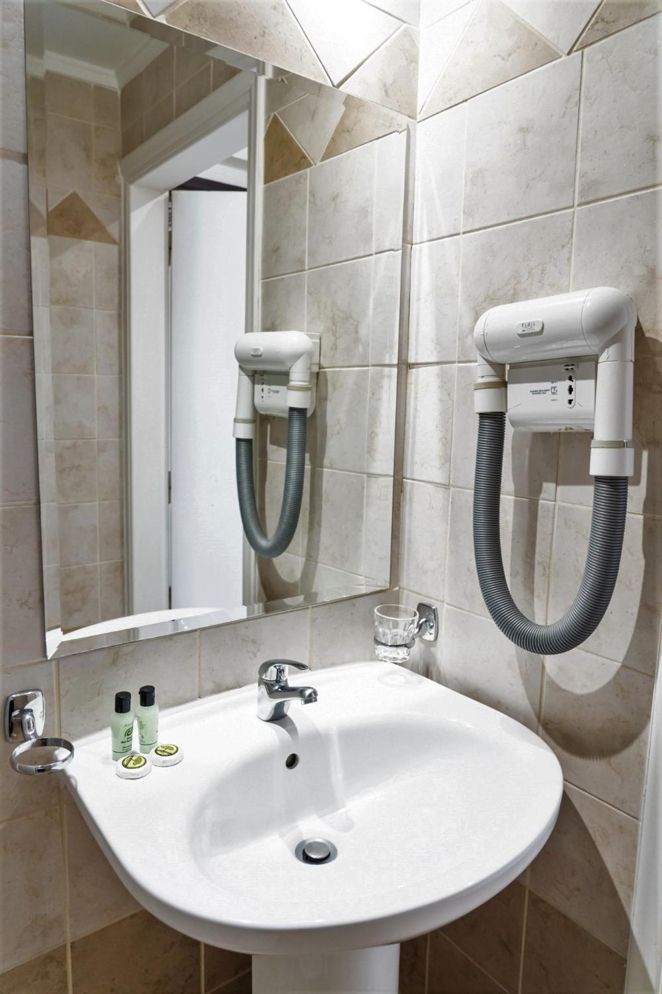2 Twin Rooms Interconnecting Door