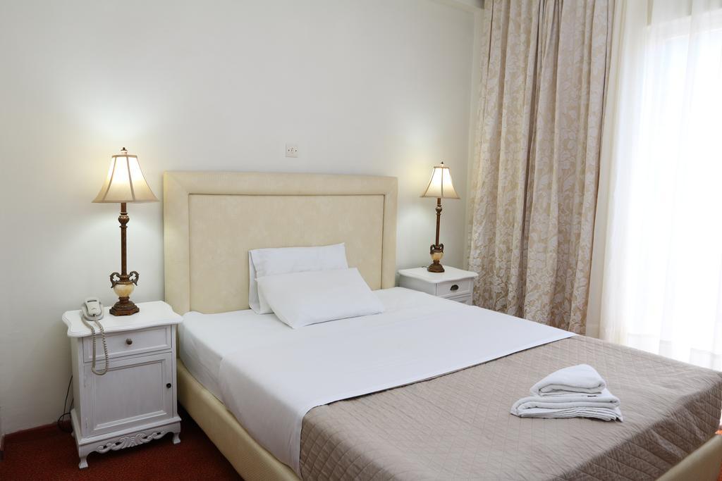 Single Room,702984691:JPEG
