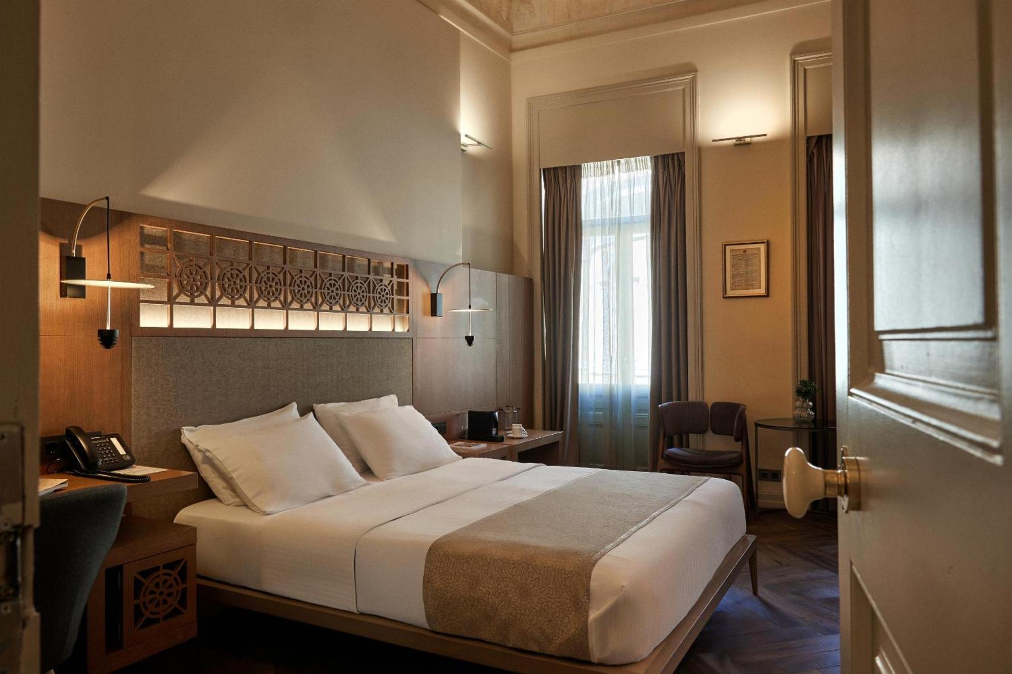 Superior Athenian Room