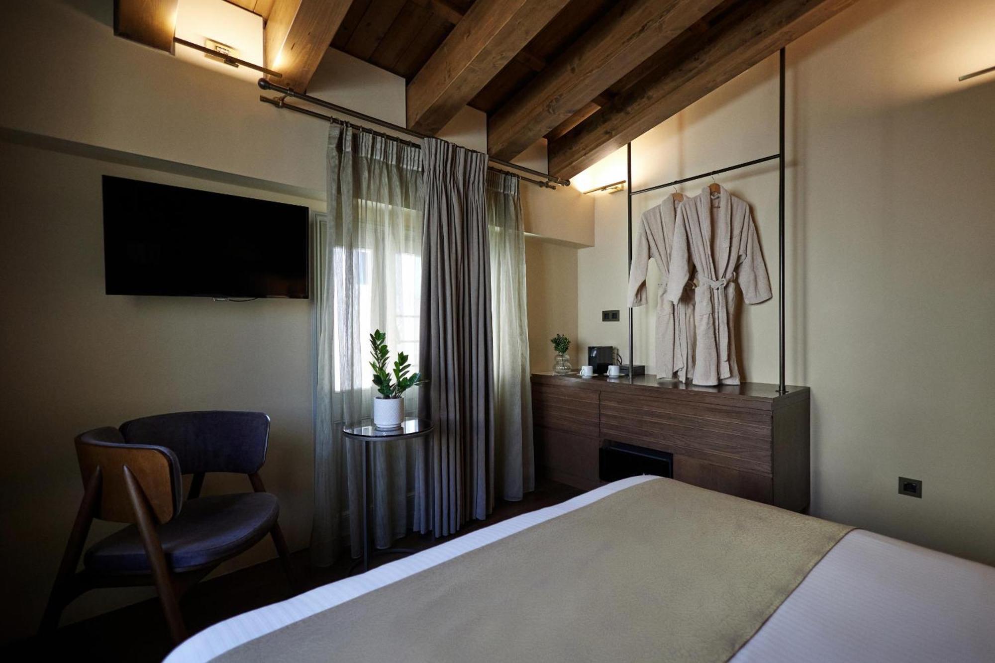 Attic Room Outdoor Hot Tub