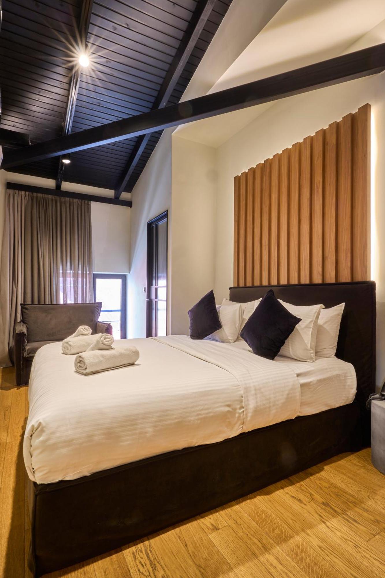 Deluxe Queen Room