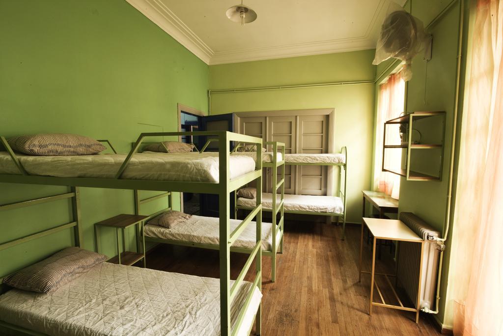 Lit Simple dans Dortoir Mixte de 8 lits