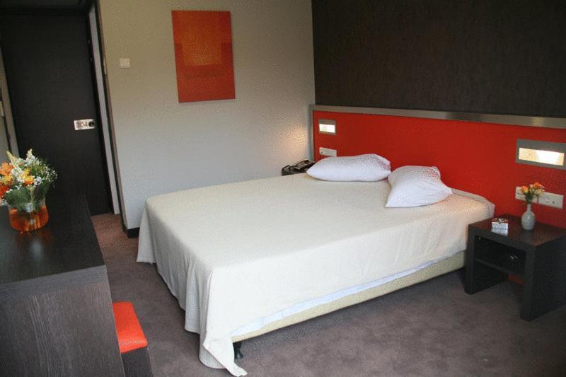 Quarto com Cama de Casal ou 2 de Solteiro