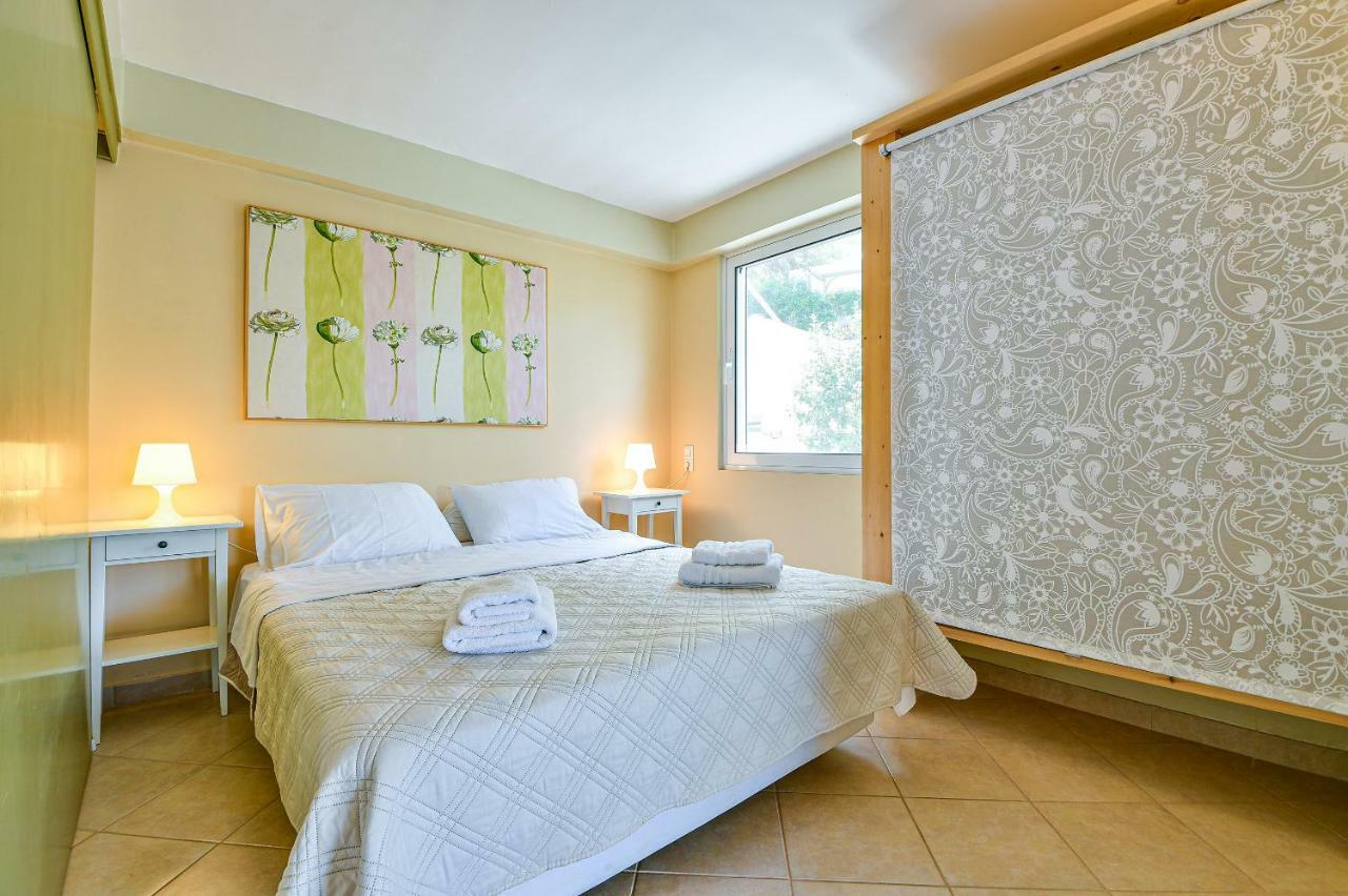 Superior Three-Bedroom Apartment with Side Sea View