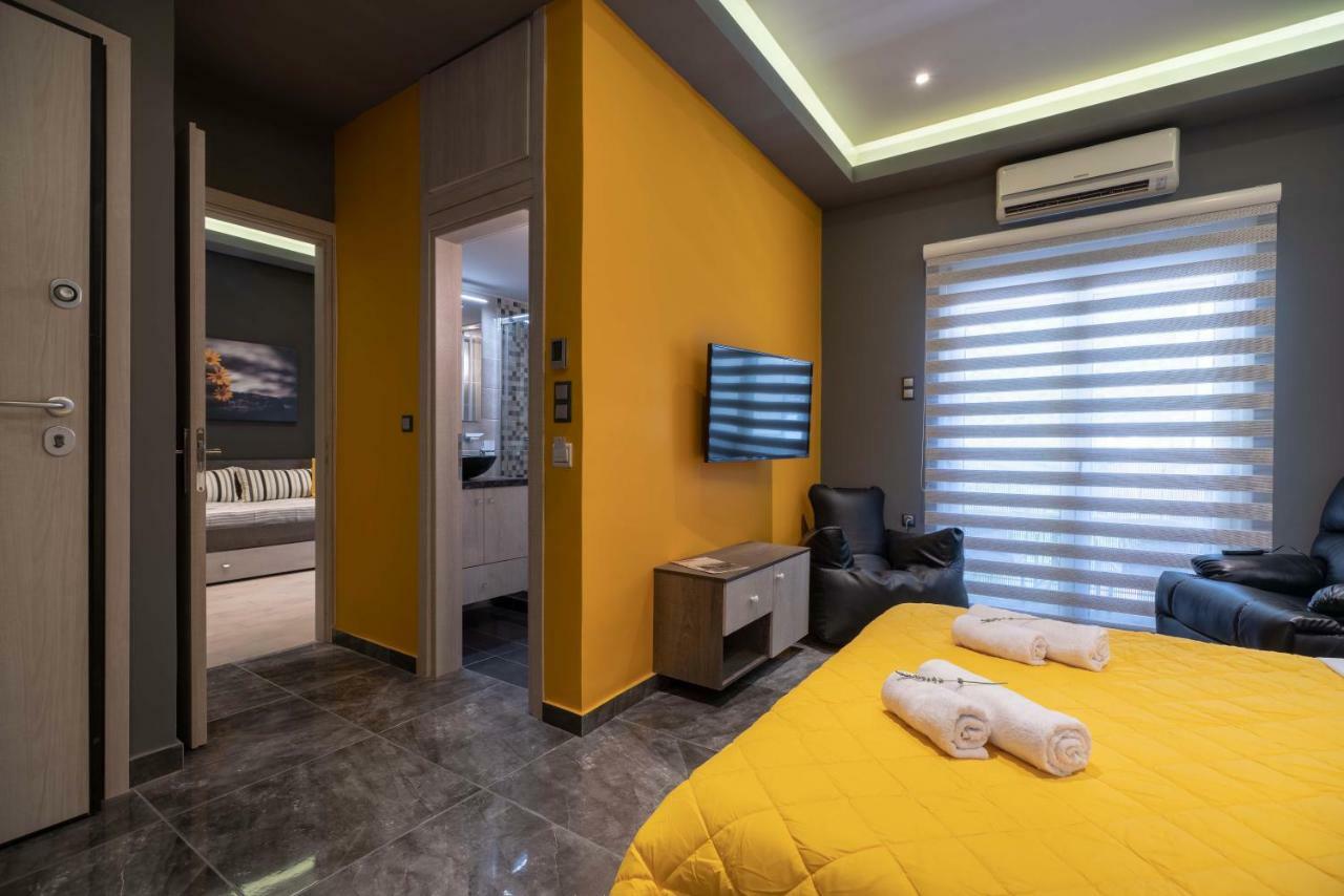 Sistemazione Deluxe Black N Yellow