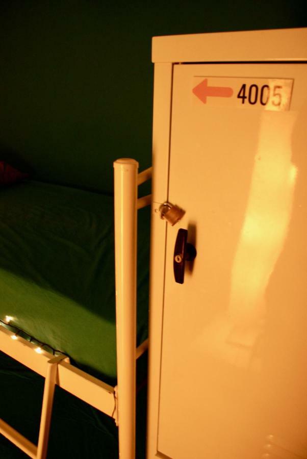 Single Bed Mixed Dormitory Room