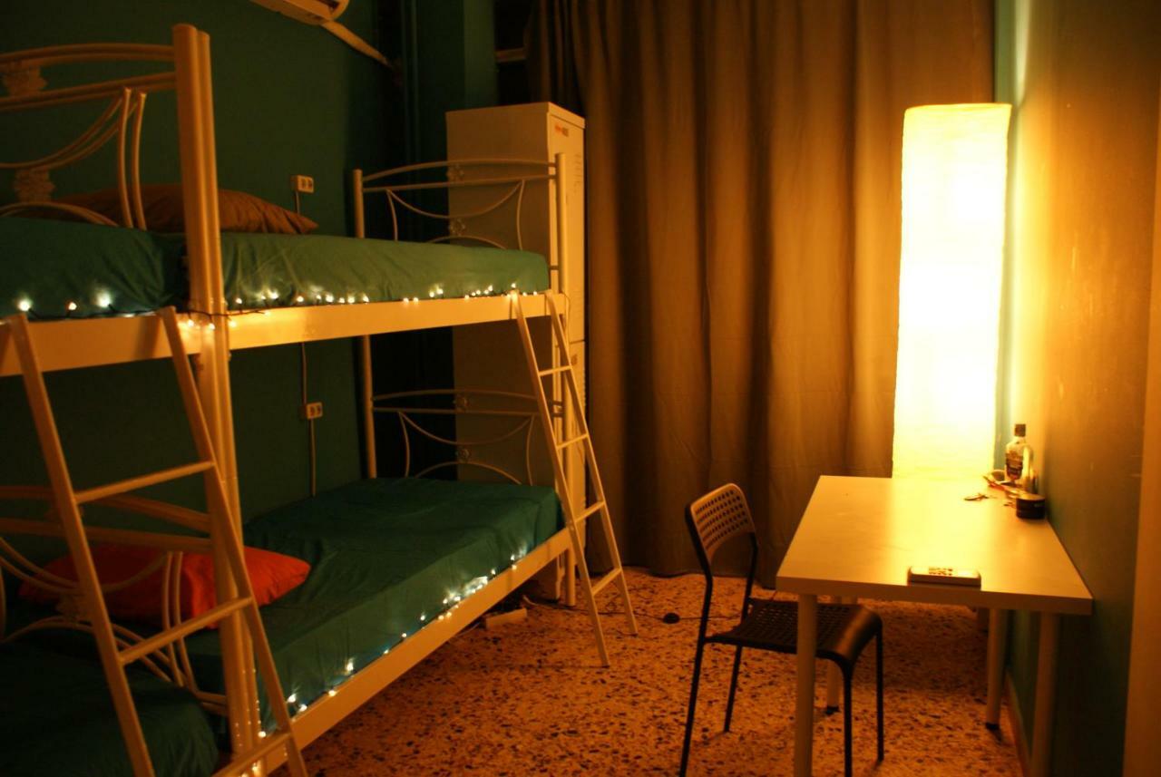 Single Bed 6-Bed Dormitory Room