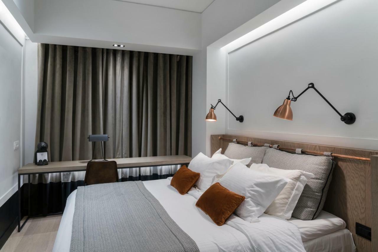 Cosy Double Room with Street View,1580293041:JPEG