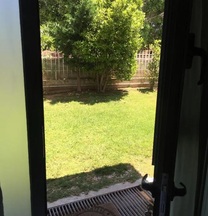 Confidential apartment, Prime Location-1
