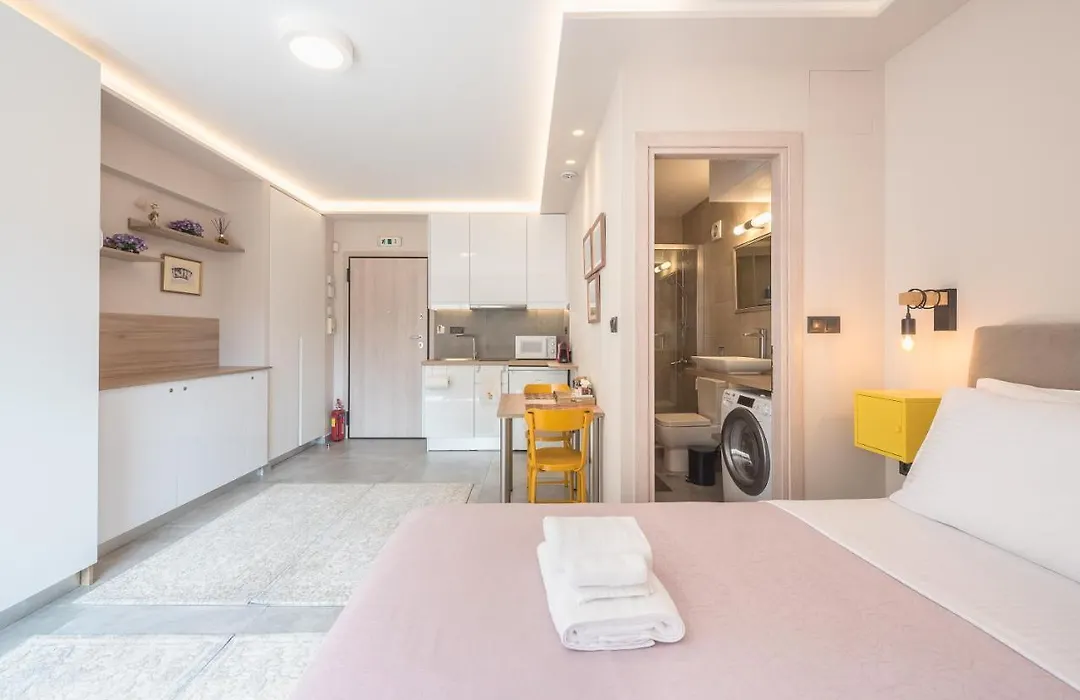 ✰Bright, Renovated, Spacious And Cosy Studio✰-1