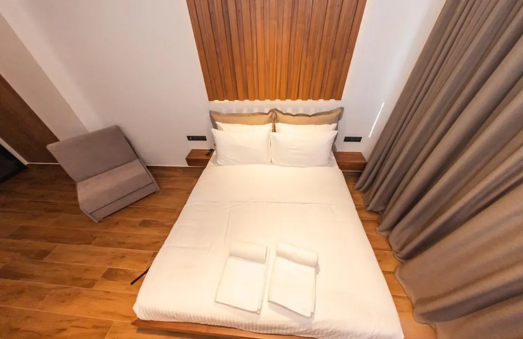 Centrally Stylish Suite By Acropolis-1