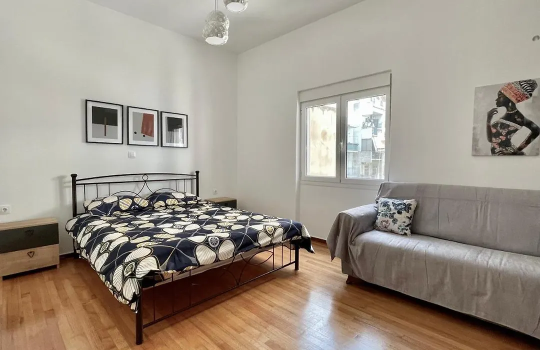 3-Bedroom Elegant Apartment In The City Center-1