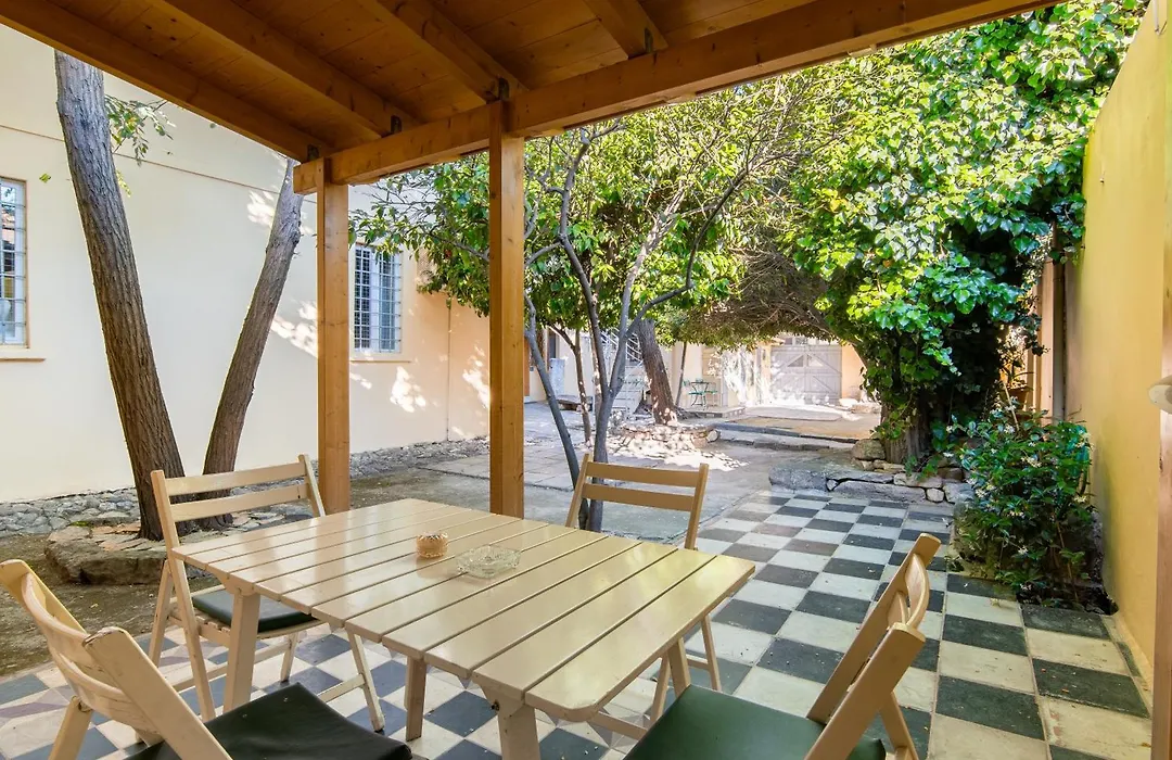 A Painter'S House In Plaka-1