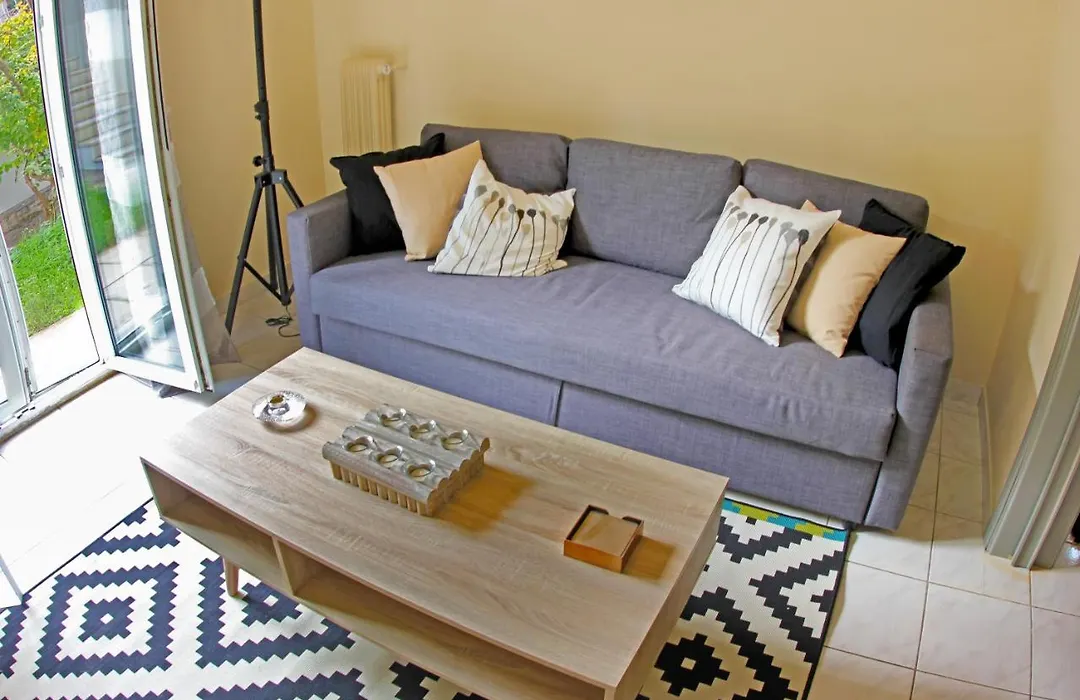 Stylish City Center Garden Apartment-1
