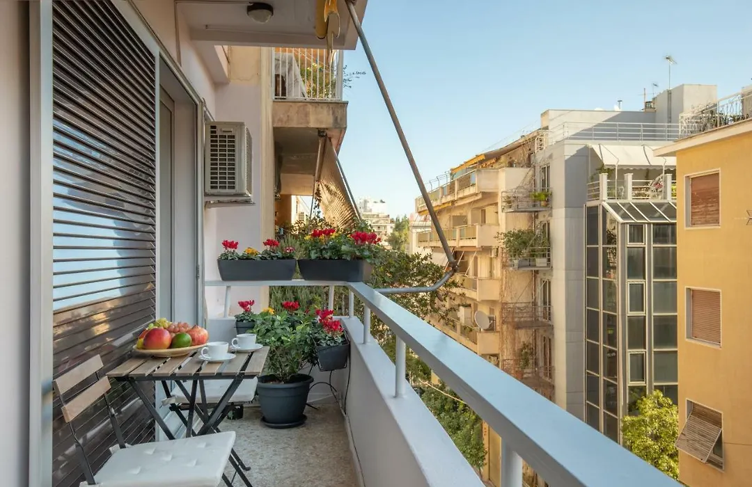 Tranquil Central Apt, Behind Athens Caravel Area-1