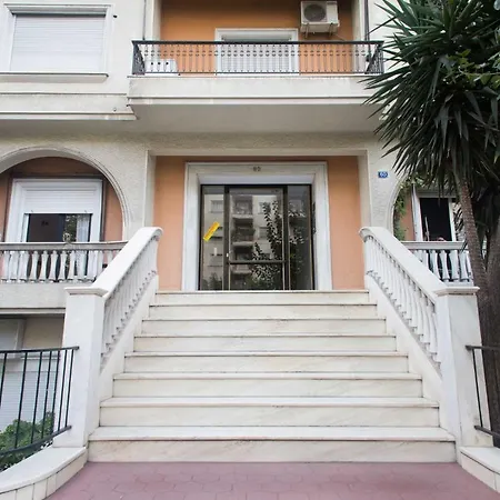 Newly Renovated Studio Downtown Athens!-2