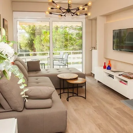 Bright Cozy Aprt In Glyfada-3