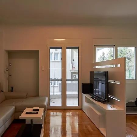 Fully Renovated, Family-Friendly Apartment, Next To A Huge Green Park, In Athens Center-3
