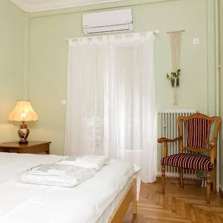Iphigenia 2 Bedroom Retro Downtown Apartment-3