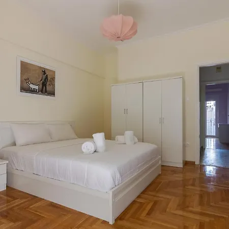 Bright And Spacious 2-Bedroom Apartment In Athens-3