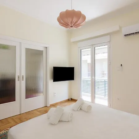 Bright And Spacious 2-Bedroom Apartment In Athens-2