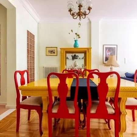 Iphigenia 2 Bedroom Retro Downtown Apartment-2