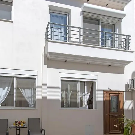 Townhouse In The Historical Centrer Of Athens-2