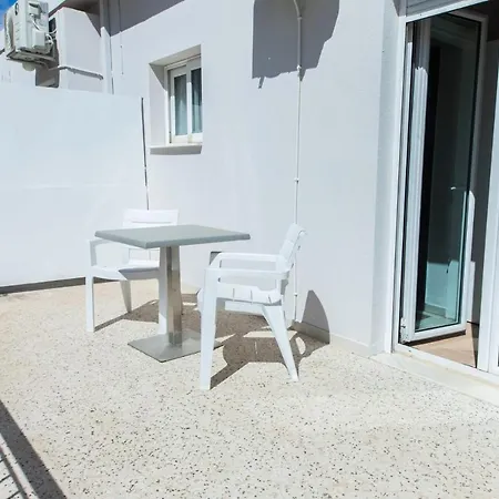Silver Hotel Athens Double Room With Balcony-2