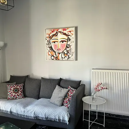 Beautiful Apartment Next To Metro Station-3