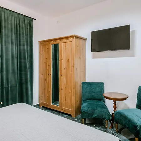 Place To Be Athens Apartment-2