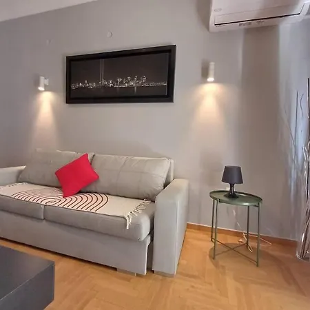Downtown Charm Stylish Apartment-3