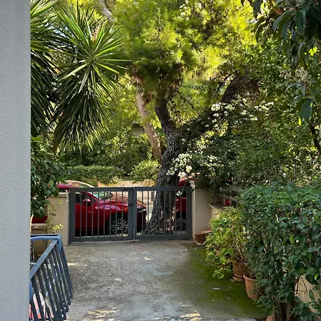 Small Gem Studio Athens, Next To Metro Nomismatokopeio-2