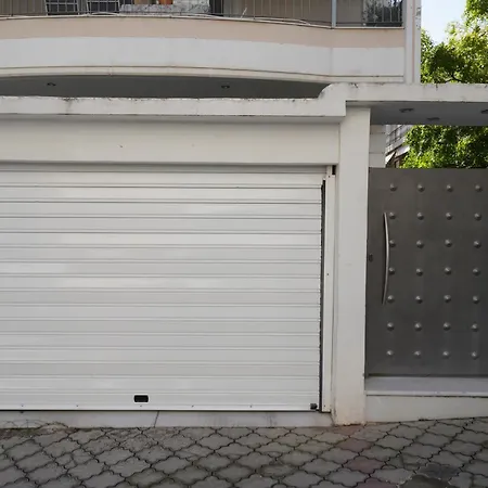Garden Apartment Next To The Mall -Private Parking-3