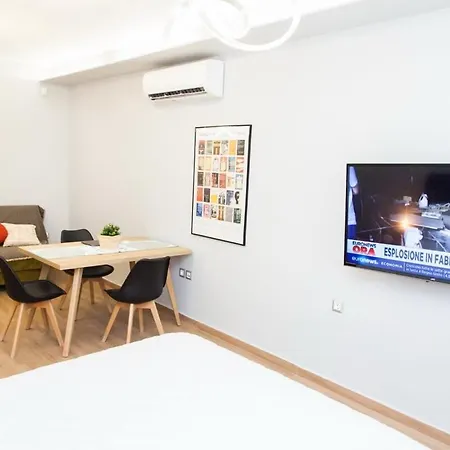 Contemporary And Chic Apartment In Central Athens-3