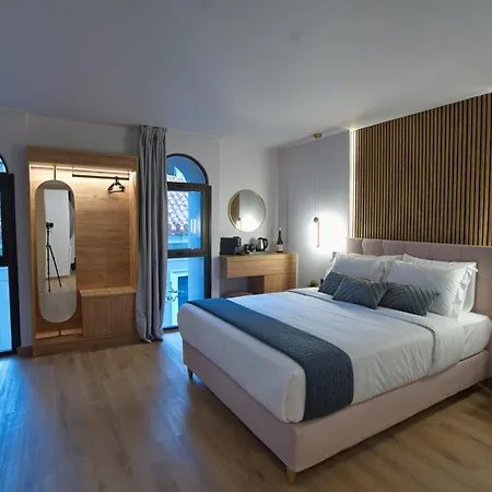 Cityluxe Suites & Rooms-2