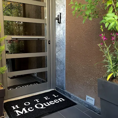 Mc Queen Rooms & Apartments-2