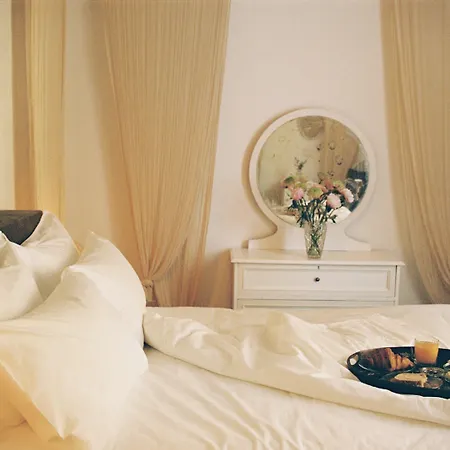 Shila Athens-3