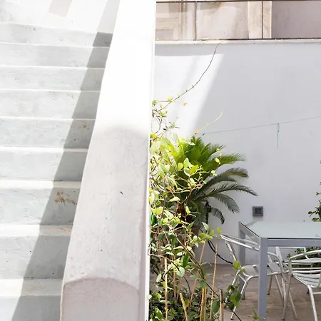 Renovated 4 Bdr House Near Acropolis - New Beds, Terrace & Green Yard-2
