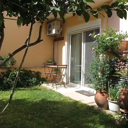 Athenian Apartment With Garden, Near Metro Station Chalandri Nu 3-3