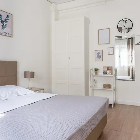 Syntagma Budget Studio By Livin Urbban-3
