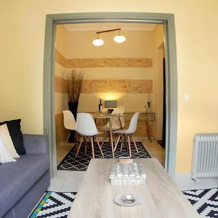 Stylish City Center Garden Apartment-3